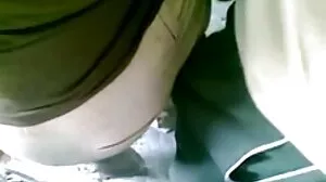 앨리스 웨인은 레전드 포르노 큰 가슴 장난감 나라에서 기쁨을 찾습니다.