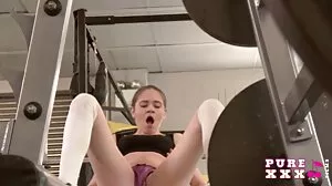 PAWG의 면도 음모 쎅스 야동 오르가즘