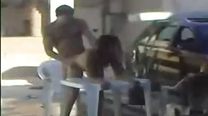 에밀리 윌리스 인종 간, 포르노 동 그녀는 두 남자를 야생으로 데려갑니다!