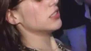 미란다 밀러는 그녀의 망고 포르노 친구 형제를 성교시킵니다.