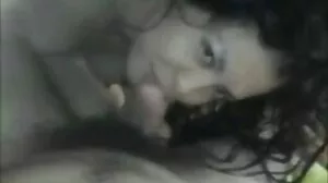 문제의 작은 가슴 야동 아들을 두드리는